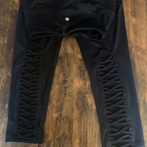 NWOT yogalicious cropped leggings